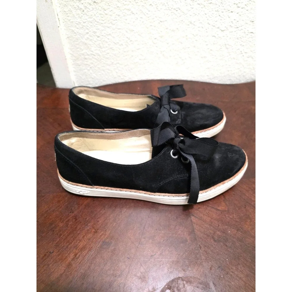 Ugg Women's Black Suede Lace-Up Flats Size 7.5 With Ribbon Detail‎